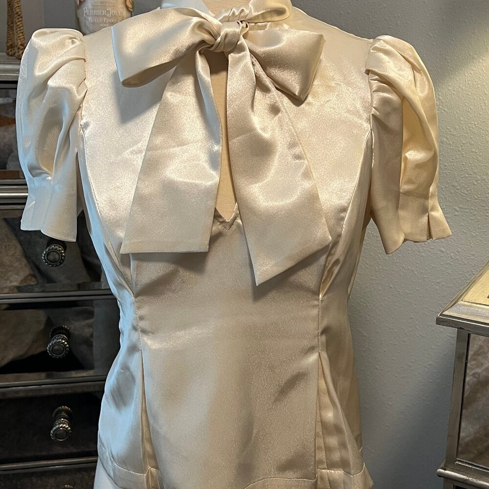 Betsey Johnson satiny peplum top with bow Vintage y2k like new cond RARE sz 2